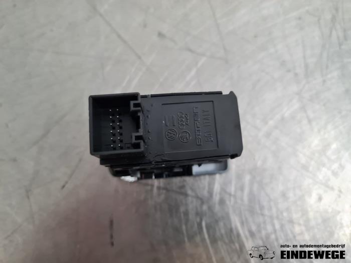 Brytare, parkeringsbroms från en Seat Leon ST (5FF) 1.8 TSI Ecomotive 16V 2018