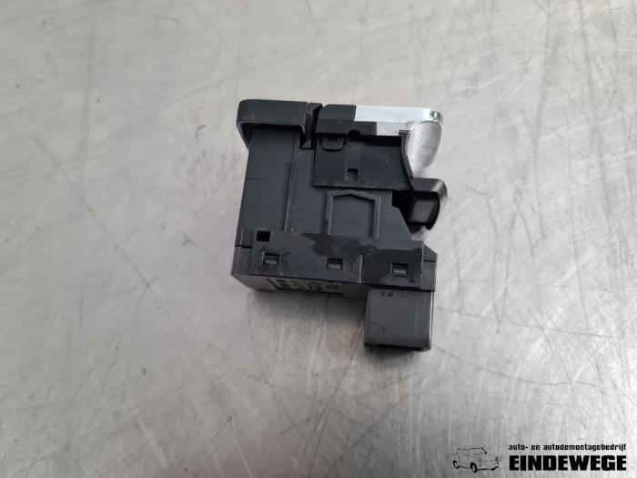 Brytare, parkeringsbroms från en Seat Leon ST (5FF) 1.8 TSI Ecomotive 16V 2018