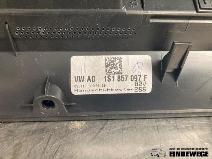 Handskfack från en Seat Mii Electric 2020