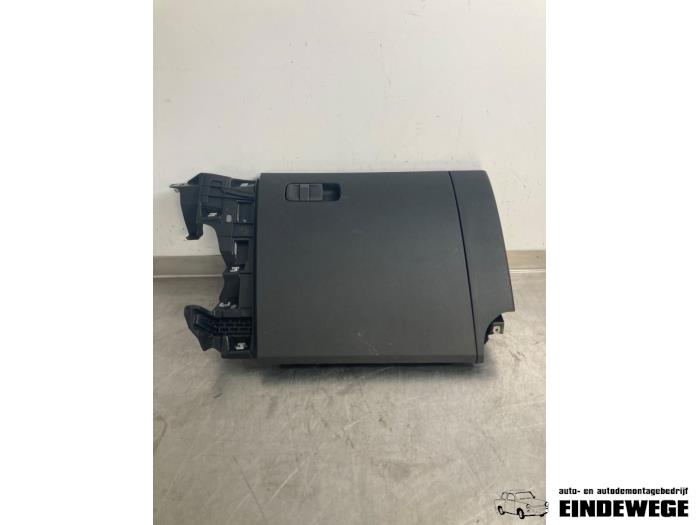 Handskfack från en Seat Mii Electric 2020