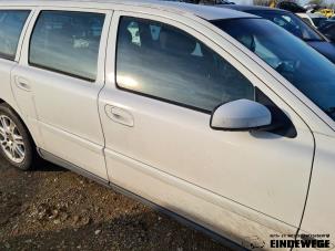Gebruikte Portier 4Deurs rechts-voor Volvo V70 (SW) 2.4 D5 20V Prijs € 105,00 Margeregeling aangeboden door Auto- en demontagebedrijf Eindewege