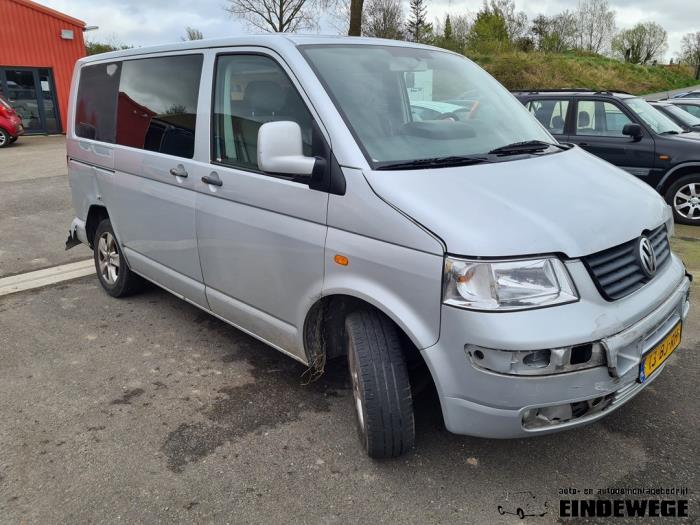 Velgen set + banden van een Volkswagen Transporter T5 1.9 TDi 2003