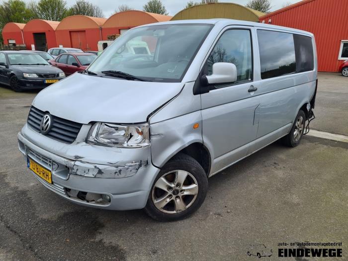 Velgen set + banden van een Volkswagen Transporter T5 1.9 TDi 2003