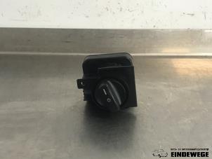 Begagnade Ljusbrytare Mercedes B (W245) 2.0 B-180 CDI 16V Pris € 15,00 Marginaltabell erbjuds av Auto- en demontagebedrijf Eindewege