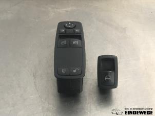 Begagnade Flerfunktionsbrytare, fönster Mercedes B (W245) 2.0 B-180 CDI 16V Pris € 30,00 Marginaltabell erbjuds av Auto- en demontagebedrijf Eindewege