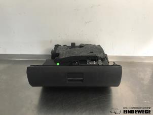 Begagnade Förvaringsfack Mercedes B (W245) 2.0 B-180 CDI 16V Pris € 30,00 Marginaltabell erbjuds av Auto- en demontagebedrijf Eindewege