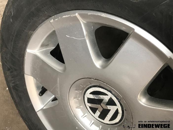 Velgen set + banden van een Volkswagen Polo IV (9N1/2/3) 1.4 TDI 70 2005
