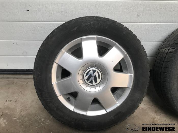 Velgen set + banden van een Volkswagen Polo IV (9N1/2/3) 1.4 TDI 70 2005