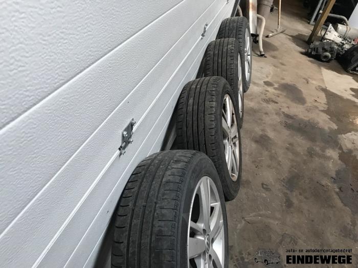 Felgen Set + Reifen van een Volkswagen Polo IV (9N1/2/3) 1.2 2005