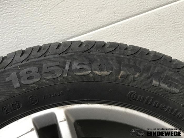 Felgen Set + Reifen van een Volkswagen Polo IV (9N1/2/3) 1.2 2005