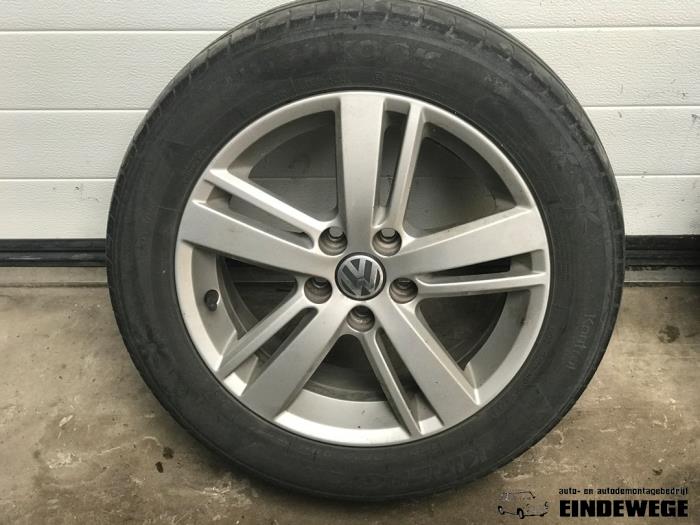 Felgen Set + Reifen van een Volkswagen Polo IV (9N1/2/3) 1.2 2005