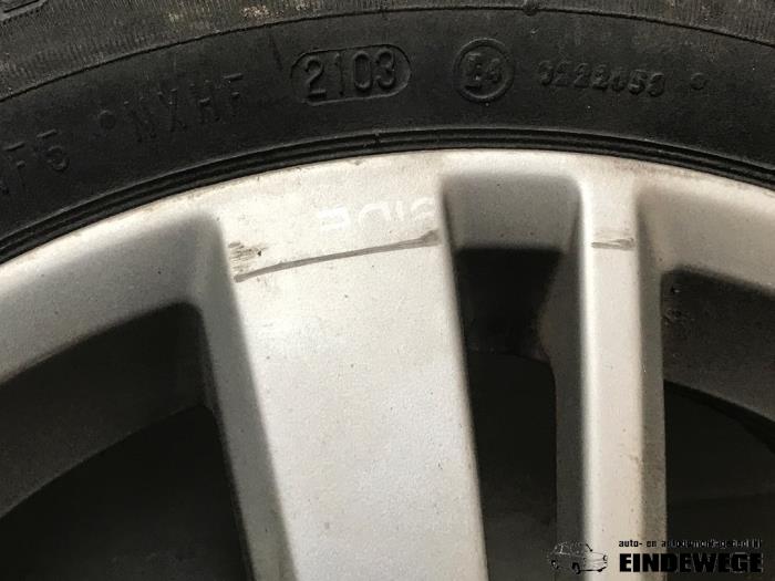 Felgen Set + Reifen van een Volkswagen Polo IV (9N1/2/3) 1.2 2005