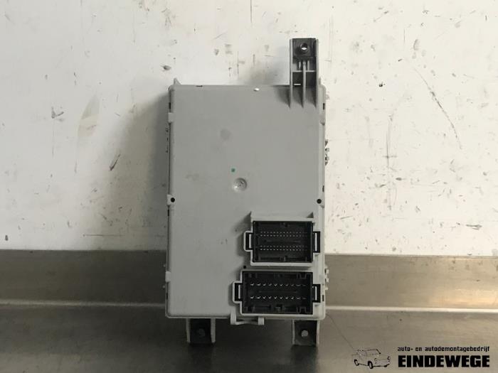 Zekeringkast van een Opel Combo 1.3 CDTI 16V ecoFlex 2014