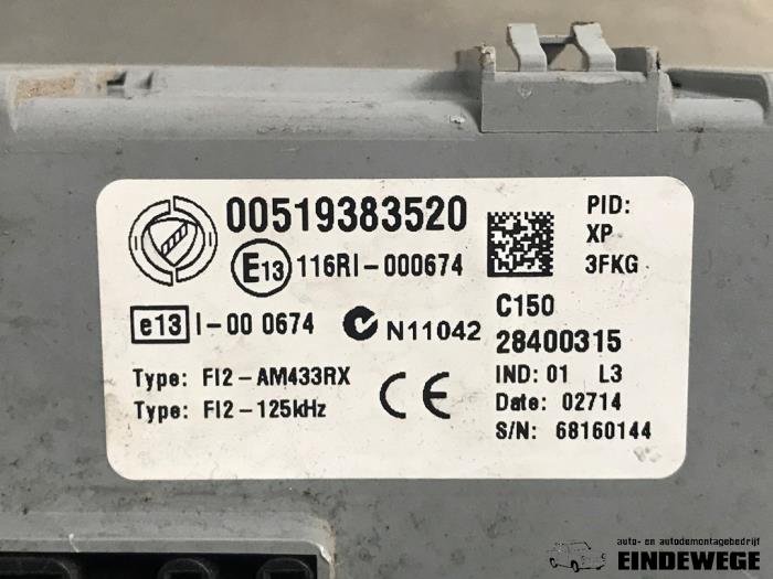 Zekeringkast van een Opel Combo 1.3 CDTI 16V ecoFlex 2014