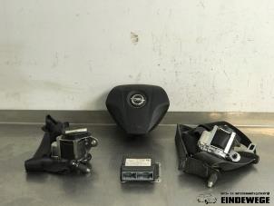 Używane Zestaw + Modul poduszki powietrznej Opel Combo 1.3 CDTI 16V ecoFlex Cena € 367,50 Procedura marży oferowane przez Auto- en demontagebedrijf Eindewege