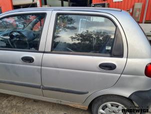 Begagnade Bakdörr, 4-dörrars, vänster Chevrolet Matiz 0.8 S,SE Pris € 52,50 Marginaltabell erbjuds av Auto- en demontagebedrijf Eindewege