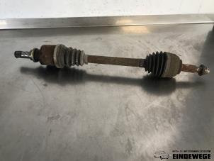 Begagnade Drivaxel, vänster fram Renault Modus/Grand Modus (JP) 1.2 16V TCE 100 Pris € 30,00 Marginaltabell erbjuds av Auto- en demontagebedrijf Eindewege
