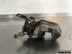 Begagnade Bakre bromsok, höger Volkswagen Golf V (1K1) 1.6 Pris € 35,00 Marginaltabell erbjuds av Auto- en demontagebedrijf Eindewege