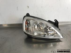 Begagnade Strålkastare, höger Opel Corsa C (F08/68) 1.2 16V Pris på förfrågan erbjuds av Auto- en demontagebedrijf Eindewege