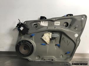 Begagnade Fönstermekanism, 4-dörrars, höger fram Mercedes A (W169) 1.7 A-170 5-Drs. Pris € 30,00 Marginaltabell erbjuds av Auto- en demontagebedrijf Eindewege