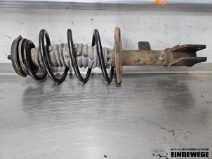 Gebruikte Veerpoot links-voor Peugeot Partner Tepee (7A/B/C/D/E/F/G/J/P/S) 1.6 Phase 1 Prijs € 70,00 Margeregeling aangeboden door Auto- en demontagebedrijf Eindewege