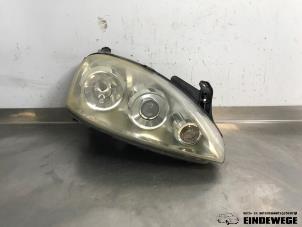Begagnade Strålkastare, höger Opel Corsa C (F08/68) 1.4 16V Twin Port Pris € 20,00 Marginaltabell erbjuds av Auto- en demontagebedrijf Eindewege