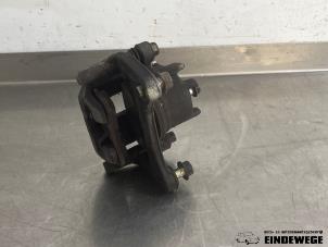 Gebruikte Remklauw (Tang) links-voor Mitsubishi Attrage (A1) 1.2 12V Prijs € 30,00 Margeregeling aangeboden door Auto- en demontagebedrijf Eindewege