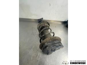 Gebruikte Mac Phersonpoot rechts-voor Mercedes C Estate (S204) 2.2 C-200 CDI 16V . Prijs € 52,50 Margeregeling aangeboden door Auto- en demontagebedrijf Eindewege