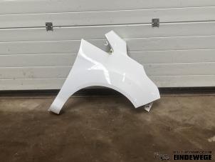 Używane Blotnik prawy przód Ford B-Max (JK8) 1.0 EcoBoost 12V 100 Cena € 105,00 Procedura marży oferowane przez Auto- en demontagebedrijf Eindewege