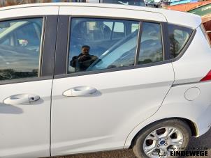 Używane Drzwi lewe tylne wersja 4-drzwiowa Ford B-Max (JK8) 1.0 EcoBoost 12V 100 Cena € 305,00 Procedura marży oferowane przez Auto- en demontagebedrijf Eindewege