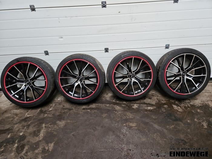 Sportvelgenset + banden van een Audi Q5 (FYB/FYG) 2.0 50 TFSI e 16V Quattro 2020