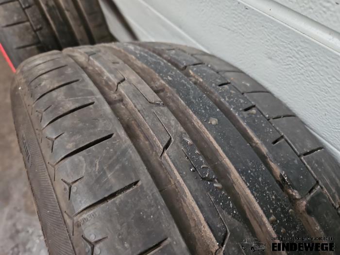 Sportvelgenset + banden van een Audi Q5 (FYB/FYG) 2.0 50 TFSI e 16V Quattro 2020