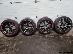 Gebruikte Sportvelgenset + banden Audi Q5 (FYB/FYG) 2.0 50 TFSI e 16V Quattro Prijs € 1.050,00 Margeregeling aangeboden door Auto- en demontagebedrijf Eindewege