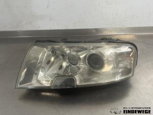 Gebruikte Koplamp links Skoda Superb (3U4) 1.8 20V Turbo Prijs € 52,50 Margeregeling aangeboden door Auto- en demontagebedrijf Eindewege