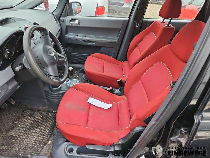 Bekleding Set (compleet) van een Mitsubishi Colt (Z2/Z3) 1.3 16V 2007