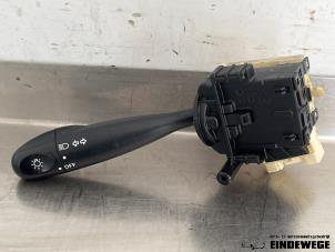 Begagnade Indikatorbrytare Toyota Yaris (P1) 1.0 16V VVT-i Pris € 20,00 Marginaltabell erbjuds av Auto- en demontagebedrijf Eindewege