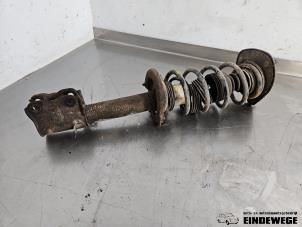 Gebruikte Schokdemperpoot links-voor Mitsubishi Colt (Z2/Z3) 1.1 12V Prijs € 35,00 Margeregeling aangeboden door Auto- en demontagebedrijf Eindewege