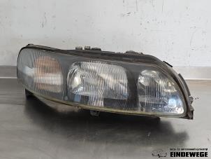 Begagnade Strålkastare, höger Volvo S60 I (RS/HV) 2.4 20V 140 Pris € 40,00 Marginaltabell erbjuds av Auto- en demontagebedrijf Eindewege