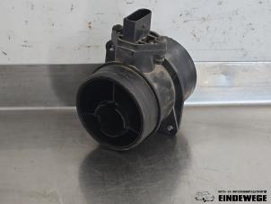 Begagnade Luftmassemätare Volkswagen Passat (3B3) 1.9 TDI 130 Pris € 15,00 Marginaltabell erbjuds av Auto- en demontagebedrijf Eindewege