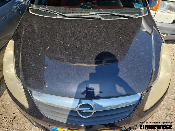 Motorhuv från en Opel Corsa D 1.2 16V 2007