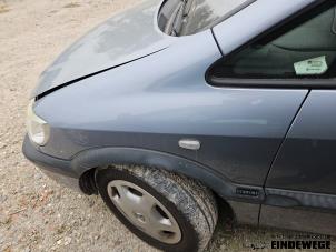 Gebruikte Voorscherm links Opel Zafira (F75) 2.0 DI 16V Prijs € 52,50 Margeregeling aangeboden door Auto- en demontagebedrijf Eindewege