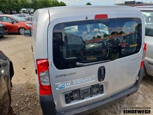 Używane Tylne drzwi samochodu dostawczego Citroen Nemo Combi (AJ) 1.4 HDi 70 Cena € 105,00 Procedura marży oferowane przez Auto- en demontagebedrijf Eindewege