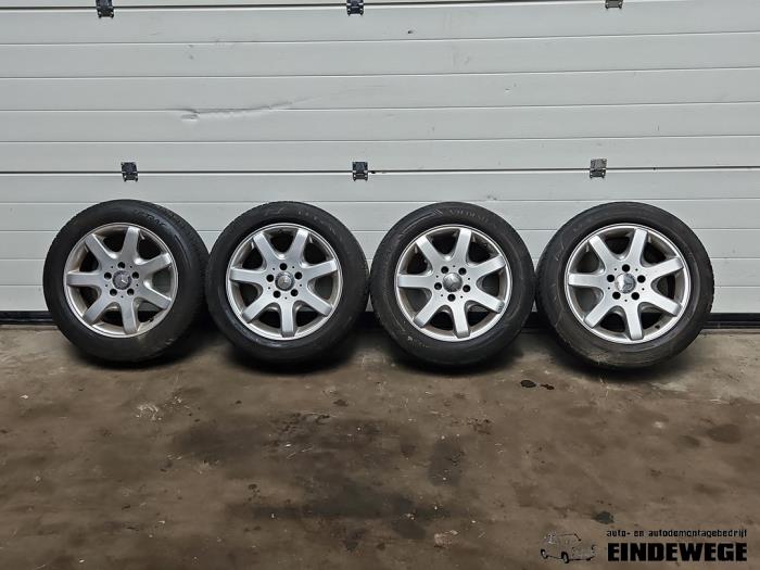Velgen set + banden van een Mercedes-Benz SLK (R170) 2.0 200 16V 1999