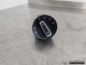 Gebruikte Licht Schakelaar Volkswagen Golf VII (AUA) 1.4 TSI 16V Prijs € 20,00 Margeregeling aangeboden door Auto- en demontagebedrijf Eindewege
