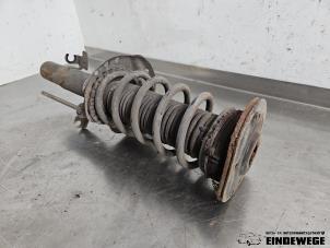 Begagnade Stötdämparstång, höger fram Volvo V60 I (FW/GW) 2.0 D3 20V Pris € 52,50 Marginaltabell erbjuds av Auto- en demontagebedrijf Eindewege