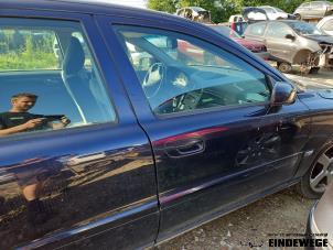 Gebruikte Portier 4Deurs rechts-voor Volvo V70 (SW) 2.5 T 20V AWD Prijs € 105,00 Margeregeling aangeboden door Auto- en demontagebedrijf Eindewege