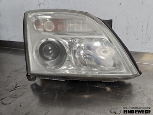 Używane Reflektor prawy Opel Signum (F48) 2.2 direct 16V Cena € 40,00 Procedura marży oferowane przez Auto- en demontagebedrijf Eindewege