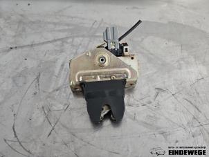 Begagnade Låsmekanism, baklucka Volvo S60 I (RS/HV) 2.4 20V 140 Pris € 52,50 Marginaltabell erbjuds av Auto- en demontagebedrijf Eindewege