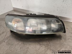 Begagnade Strålkastare, höger Volvo S60 I (RS/HV) 2.4 20V 140 Pris € 38,50 Marginaltabell erbjuds av Auto- en demontagebedrijf Eindewege