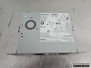 Gebruikte Navigatie Systeem Renault Captur II (RJB) 1.6 E-Tech 160 Prijs € 472,50 Margeregeling aangeboden door Auto- en demontagebedrijf Eindewege